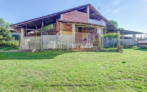 casa indipendente in vendita a Borgomanero