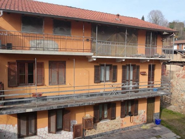casa indipendente in vendita a Borgomanero in zona Santa Cristina