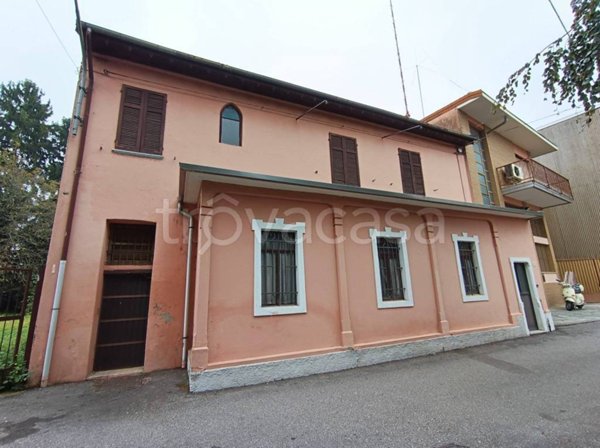 casa indipendente in vendita a Borgomanero