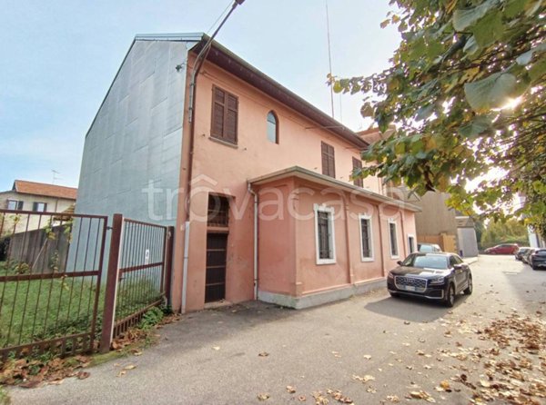 casa indipendente in vendita a Borgomanero