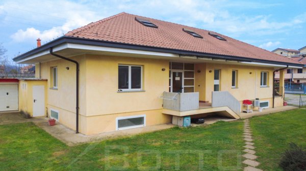 casa indipendente in vendita a Borgomanero in zona San Marco