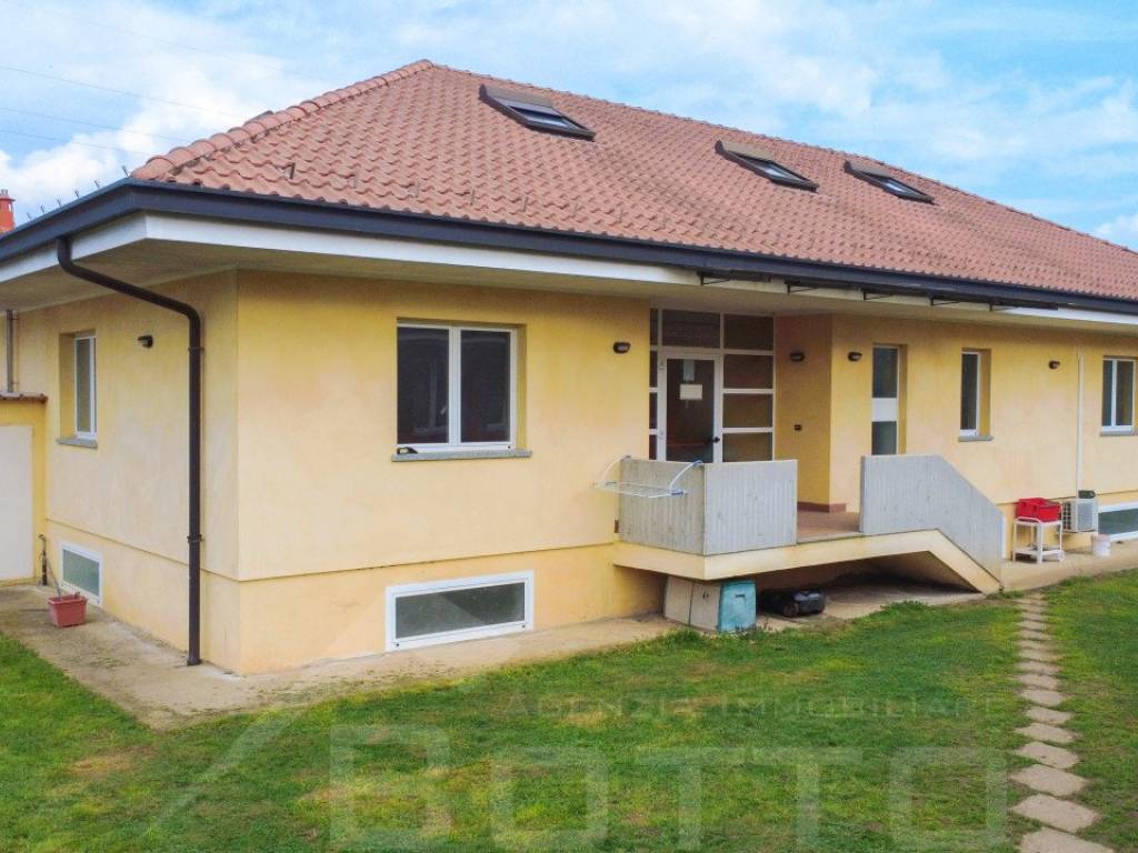 casa indipendente in vendita a Borgomanero in zona San Marco
