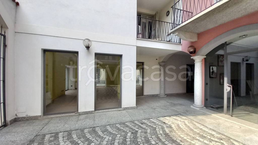 negozio in vendita a Borgomanero