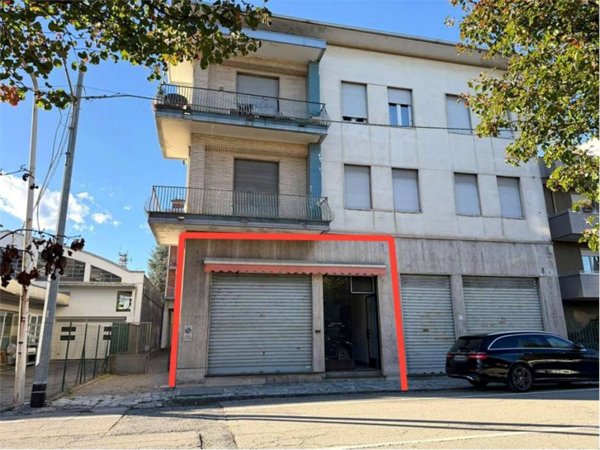 locale commerciale in vendita a Borgomanero