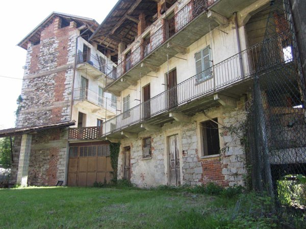 casa indipendente in vendita a Borgomanero