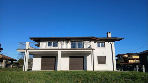casa indipendente in vendita a Borgomanero