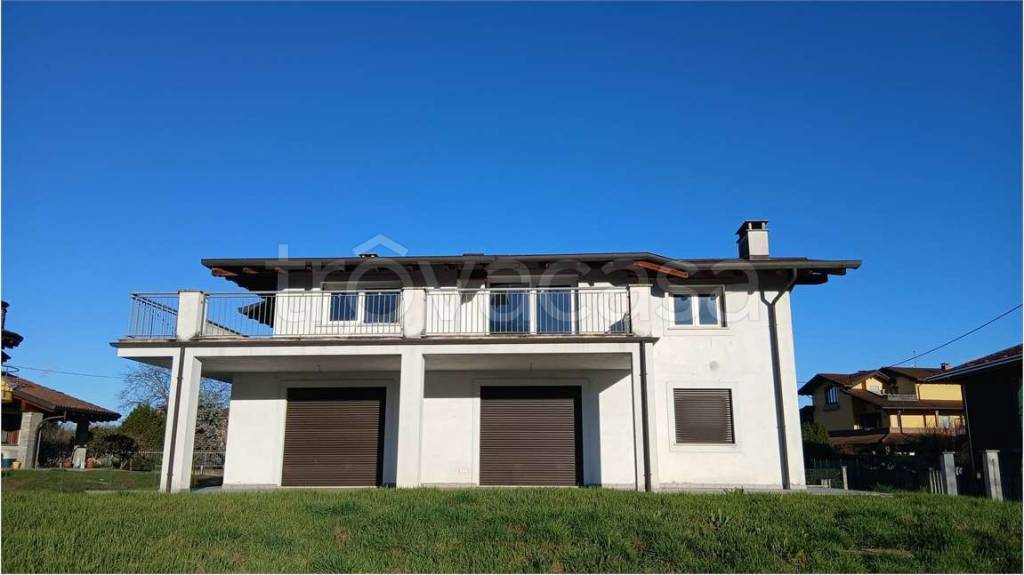 casa indipendente in vendita a Borgomanero