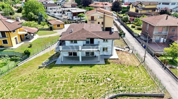 casa indipendente in vendita a Borgomanero