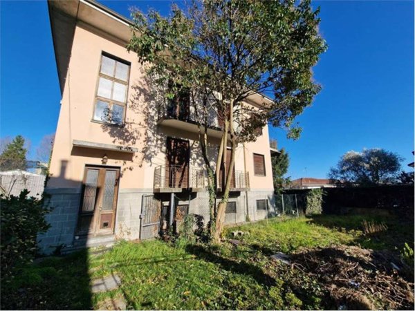 casa indipendente in vendita a Borgomanero