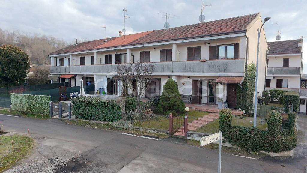 casa indipendente in vendita a Borgomanero