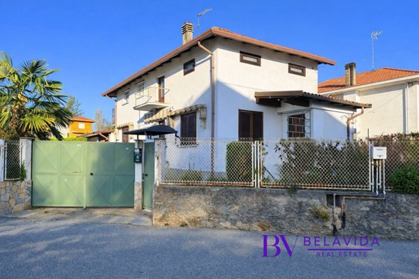 casa indipendente in vendita a Borgomanero