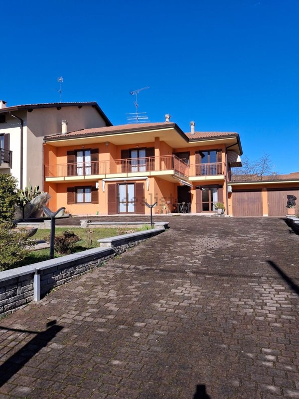 casa indipendente in vendita a Borgomanero