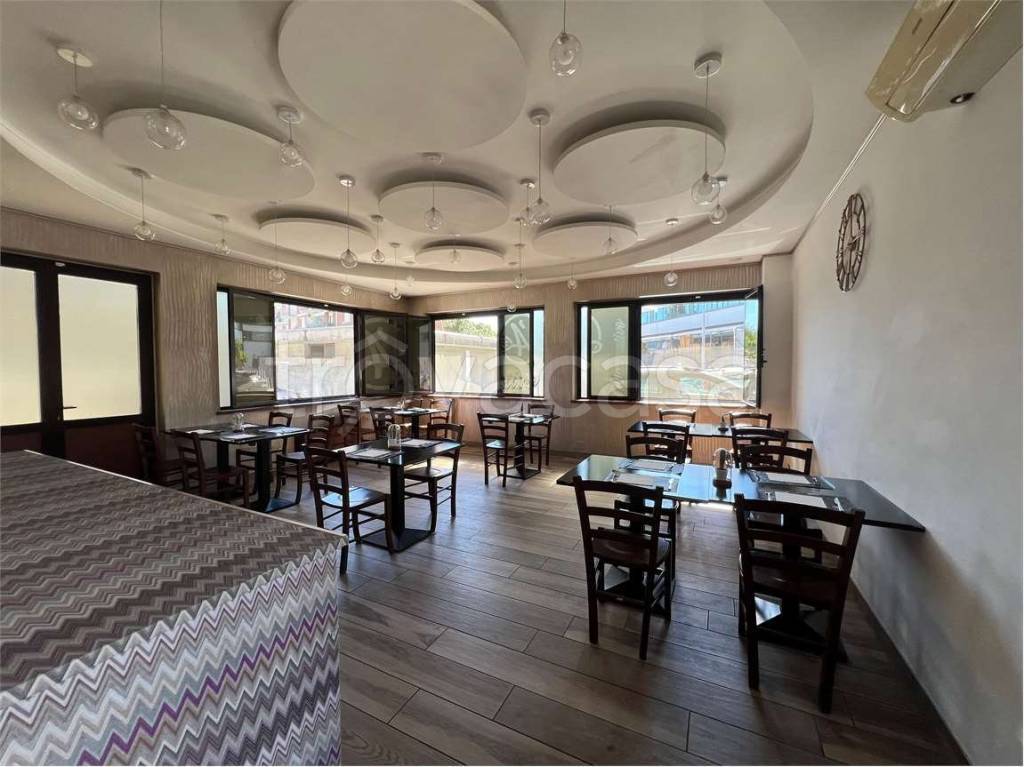 negozio in vendita a Borgomanero