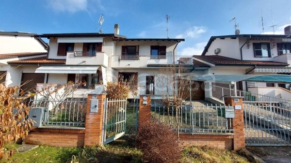 casa indipendente in vendita a Borgomanero