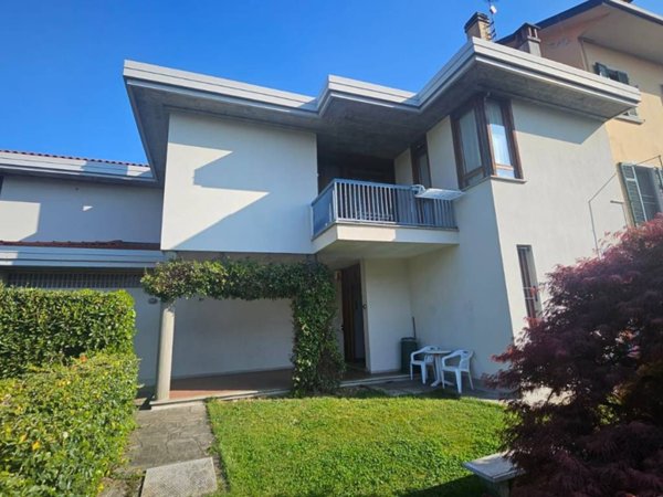 casa indipendente in vendita a Borgomanero