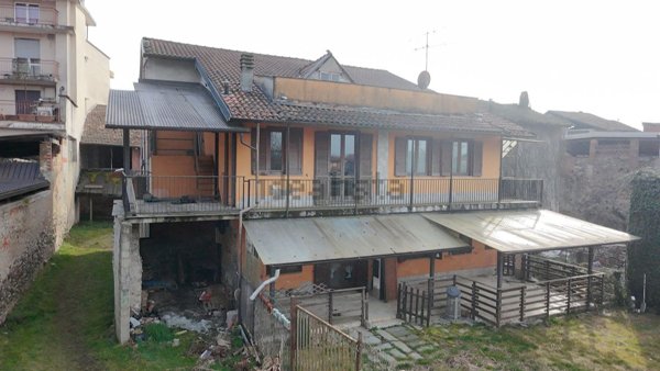 appartamento in vendita a Borgomanero in zona Santa Cristina