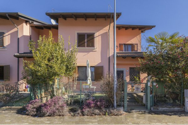 casa indipendente in vendita a Borgomanero