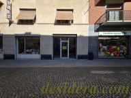 locale commerciale in vendita a Borgomanero