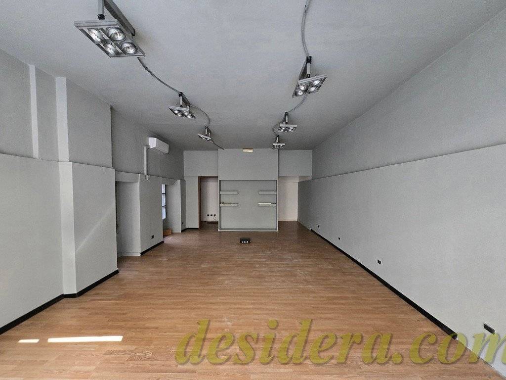 negozio in vendita a Borgomanero