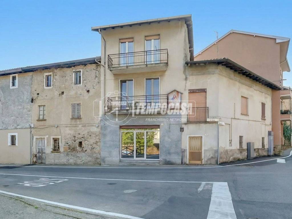 casa indipendente in vendita a Borgomanero in zona San Marco