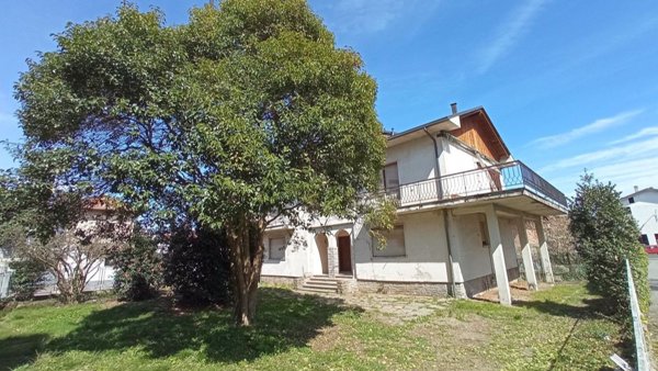 casa indipendente in vendita a Borgomanero