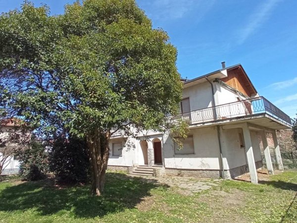 casa indipendente in vendita a Borgomanero
