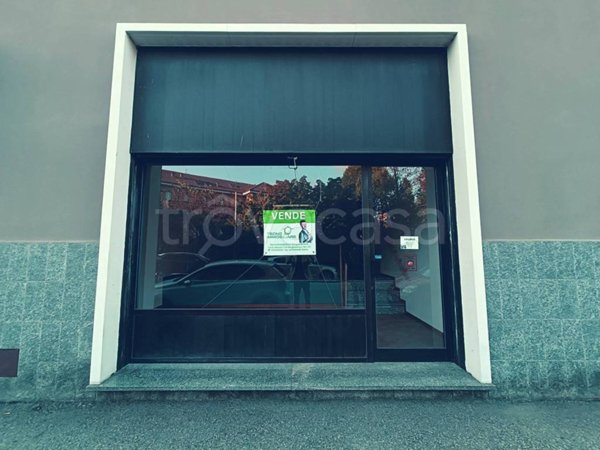 negozio in vendita a Borgomanero
