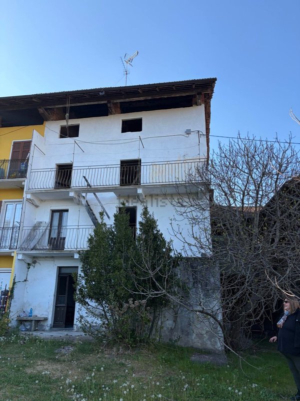 casa indipendente in vendita a Borgomanero