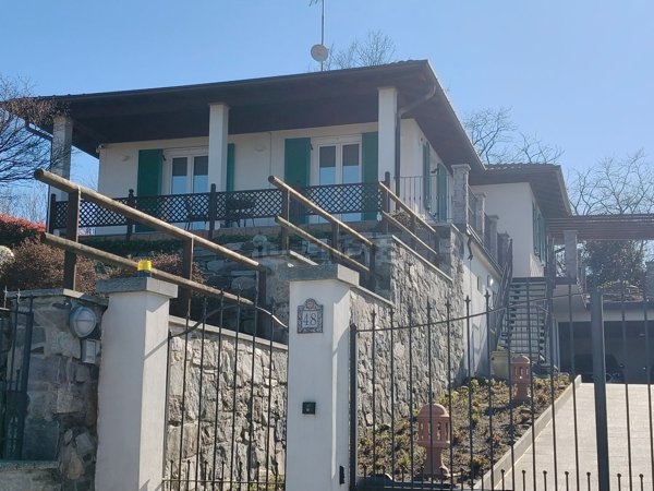 casa indipendente in vendita a Borgomanero