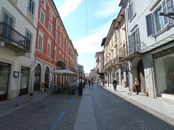 negozio in vendita a Borgomanero