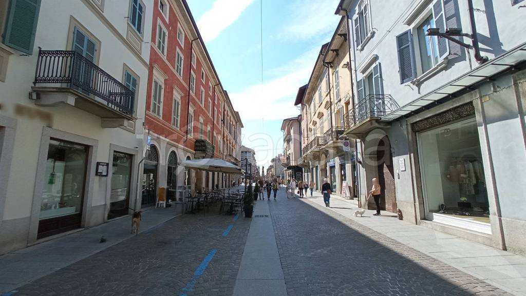 negozio in vendita a Borgomanero