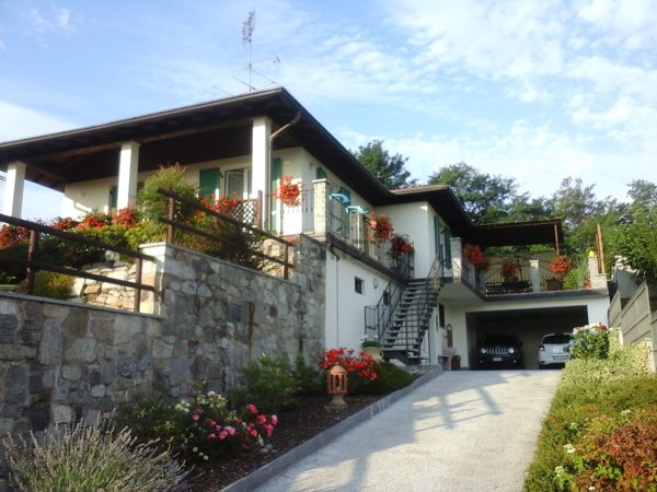 casa indipendente in vendita a Borgomanero