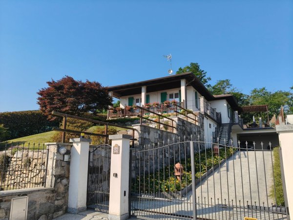 casa indipendente in vendita a Borgomanero in zona Vergano