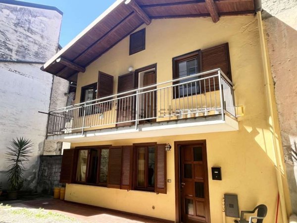 casa semindipendente in vendita a Borgomanero