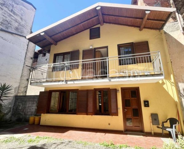 casa indipendente in vendita a Borgomanero