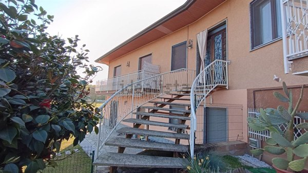 appartamento in vendita a Borgomanero in zona Santa Croce