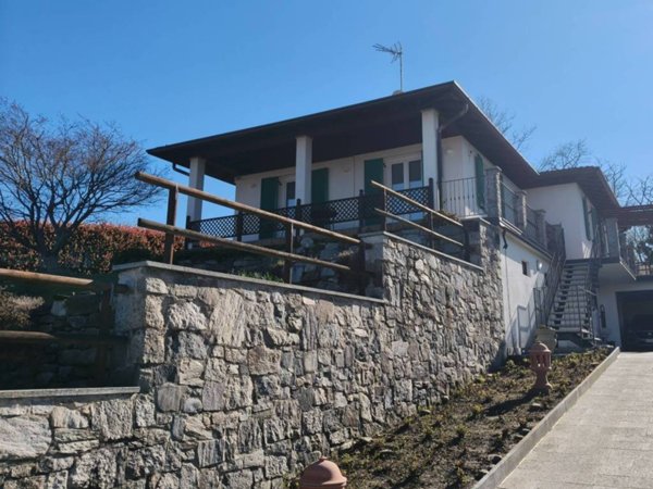 casa indipendente in vendita a Borgomanero
