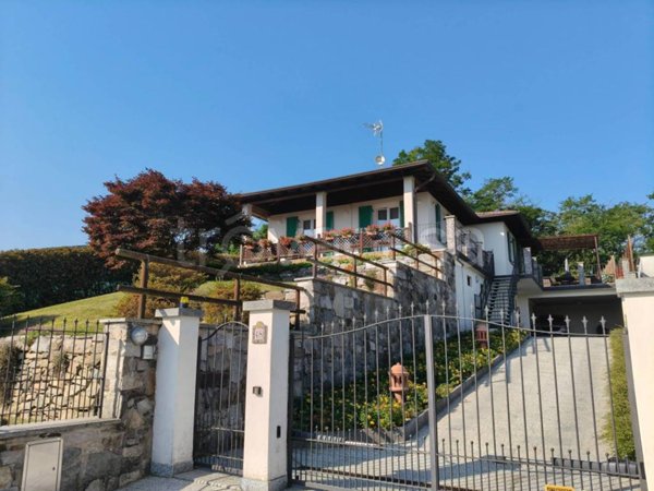 casa indipendente in vendita a Borgomanero