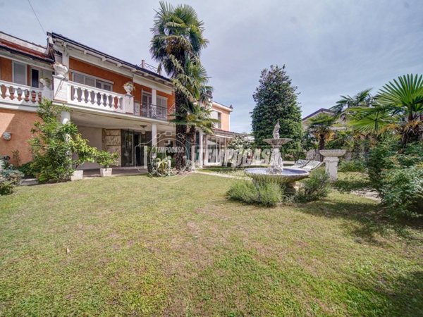 casa indipendente in vendita a Borgomanero