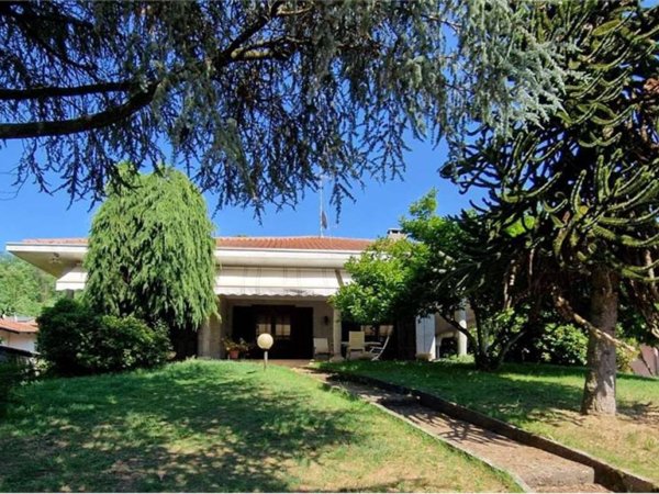 casa indipendente in vendita a Borgomanero in zona Santa Cristina
