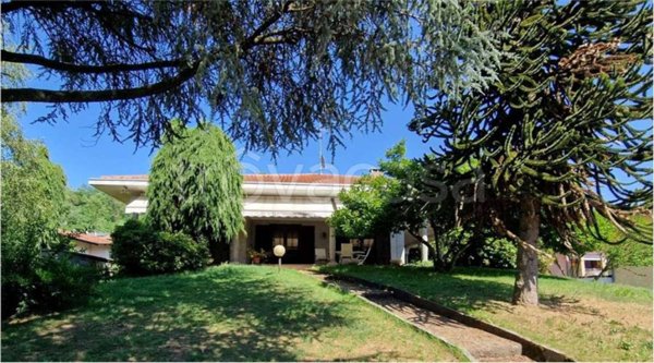 casa indipendente in vendita a Borgomanero in zona Santa Cristina