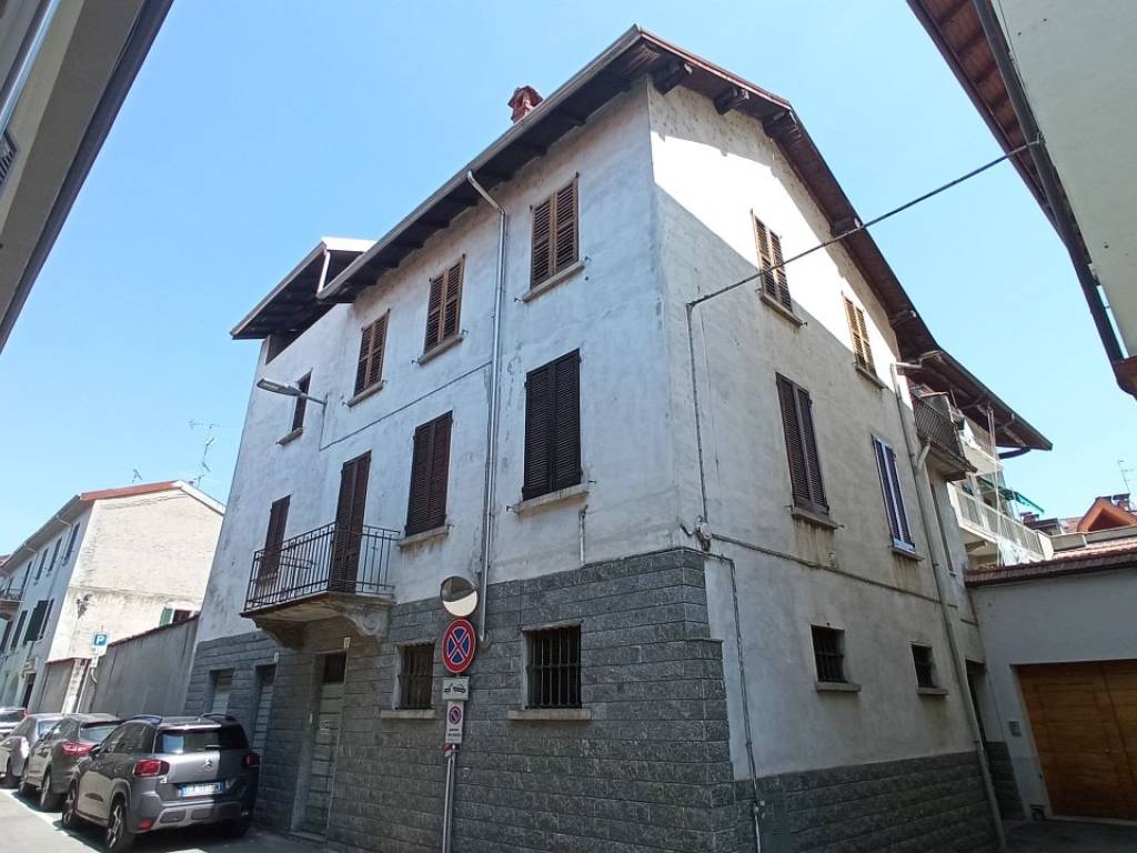 casa indipendente in vendita a Borgomanero