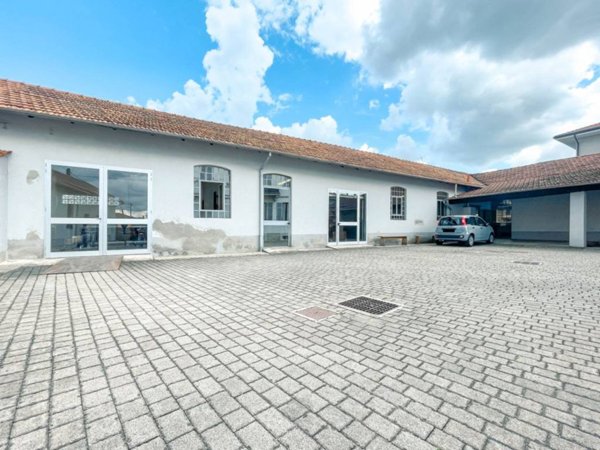 negozio in vendita a Borgomanero