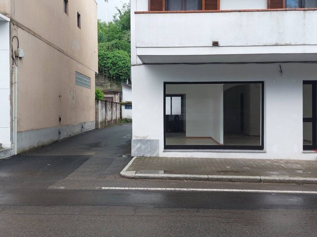 negozio in vendita a Borgomanero