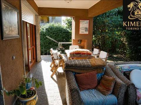 casa indipendente in vendita a Borgomanero in zona Santa Croce