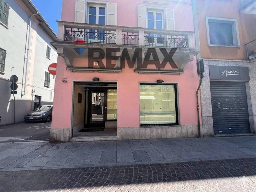 negozio in vendita a Borgomanero