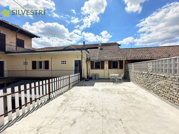 appartamento in vendita a Borgomanero in zona Vergano
