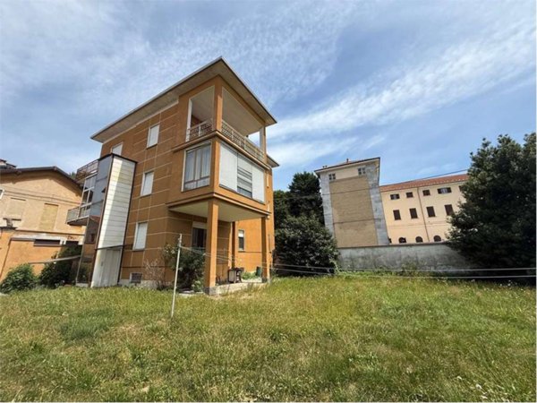 appartamento in vendita a Borgomanero in zona Vergano