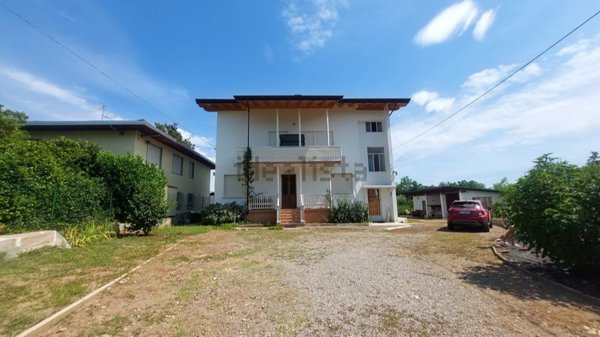 casa indipendente in vendita a Borgomanero