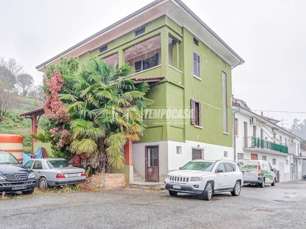 casa indipendente in vendita a Borgomanero in zona Santa Croce